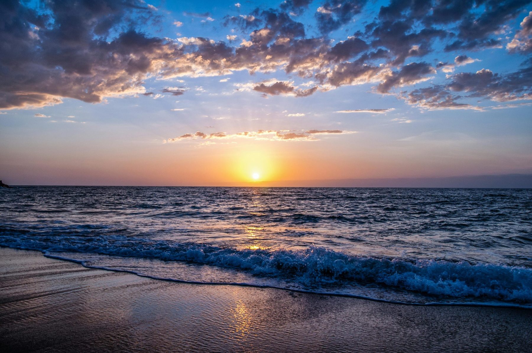 pexels-bella-white-201200-635279 ocean sunset